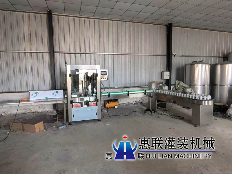 徐州鏈軌式洗瓶機+灌裝生產線安裝調試完畢