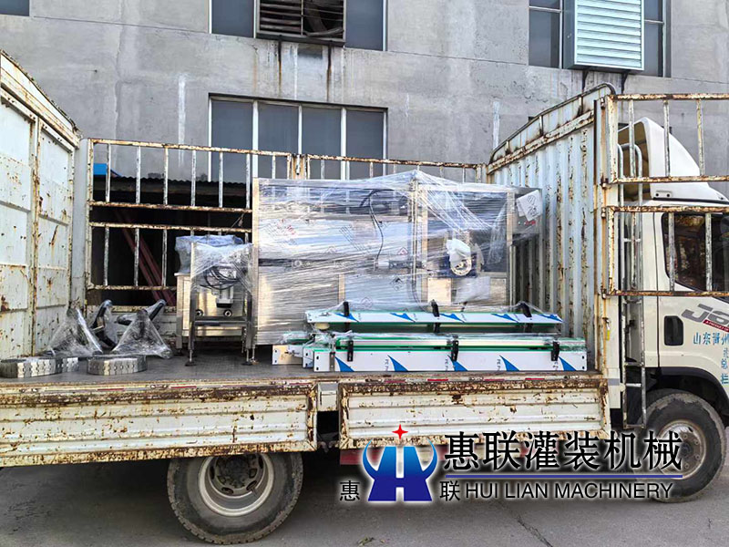 刷瓶洗瓶設備發往黔南